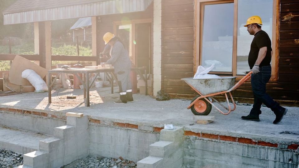 AS 4906 Minor Works Contract: What to Check Before You Sign