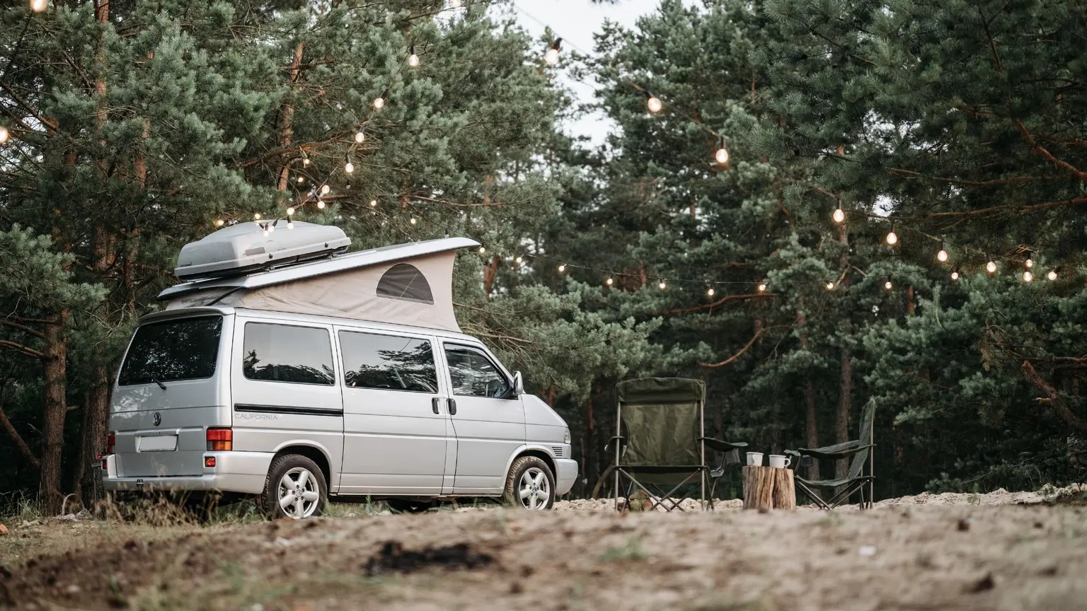 There’s a reason so many of us have swapped the airport queue for the open road. Campervan travel offers freedom and flexibility at a slower pace, and for plenty of UK travellers it can genuinely sit lighter on the planet than a flight abroad. But that lower footprint isn’t automatic. A van trip done carelessly can churn up verges, drain campsite resources and leave behind exactly the mess we headed into nature to escape.