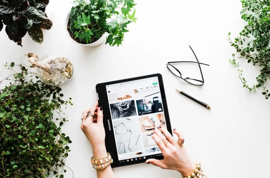 These sustainable marketplaces are here to bring you all kinds of eco must-haves. If you can think it up there's a good chance that they'll have it. They work with hundreds of eco-brands to help you avoid greenwashing and rest assured that their products are ethically made & environmentally friendly (but doing your own research is always advised!) 🌎🛒