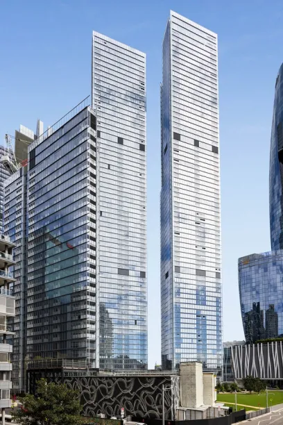 A very tall building with the letter w on it