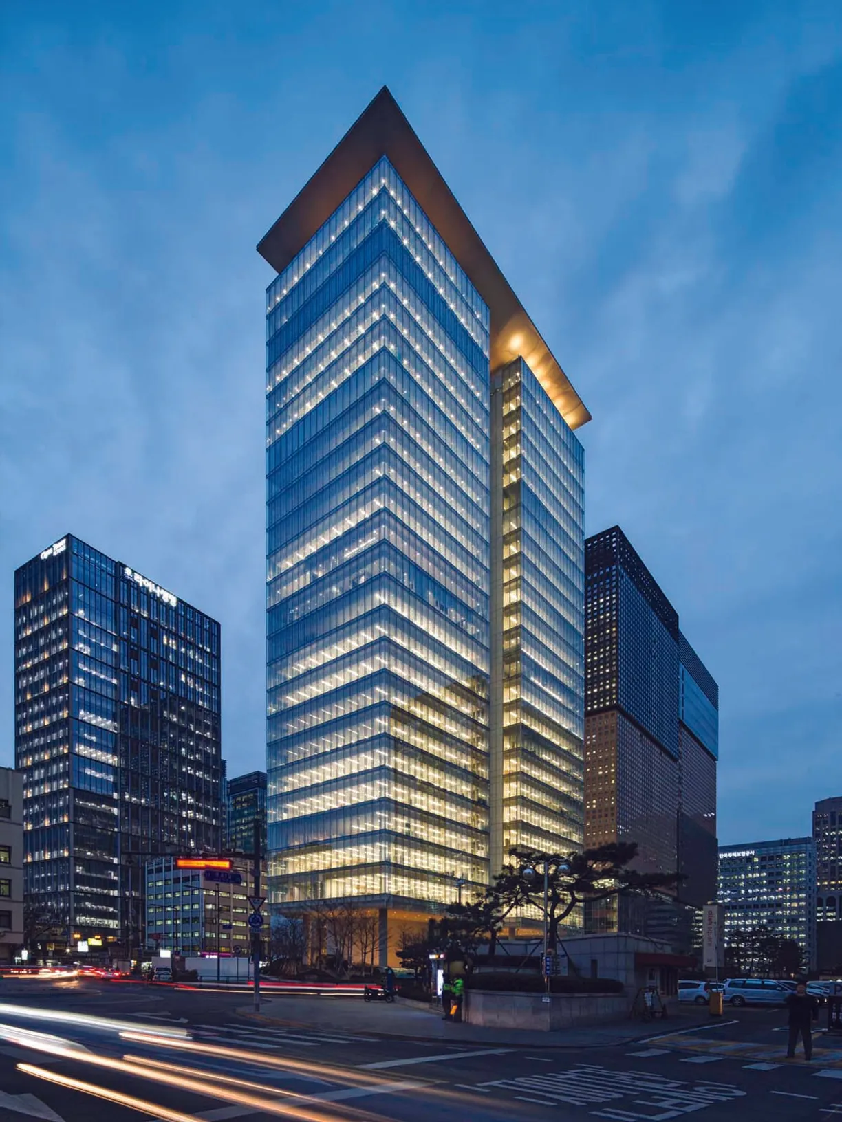 a very tall building with the word samsung on it