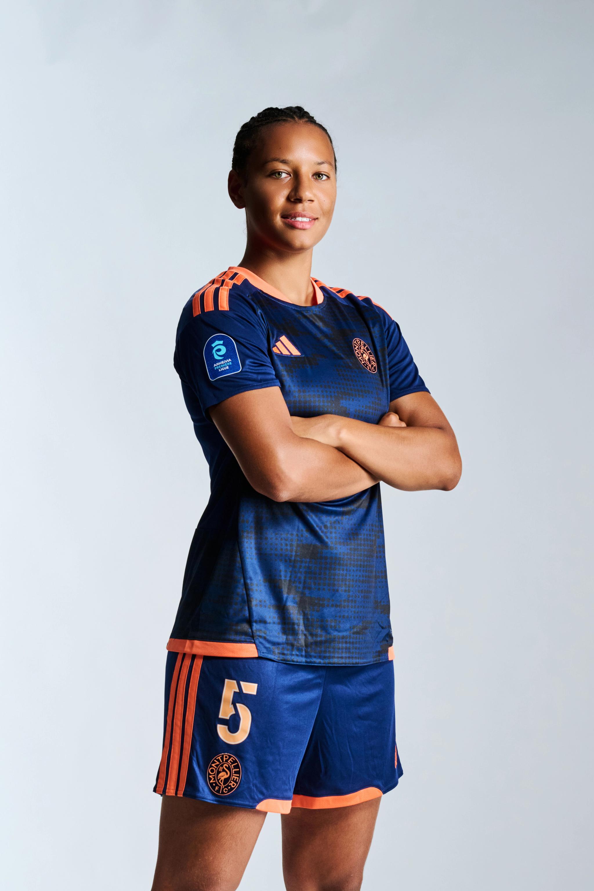 Anaelle tchakounte 