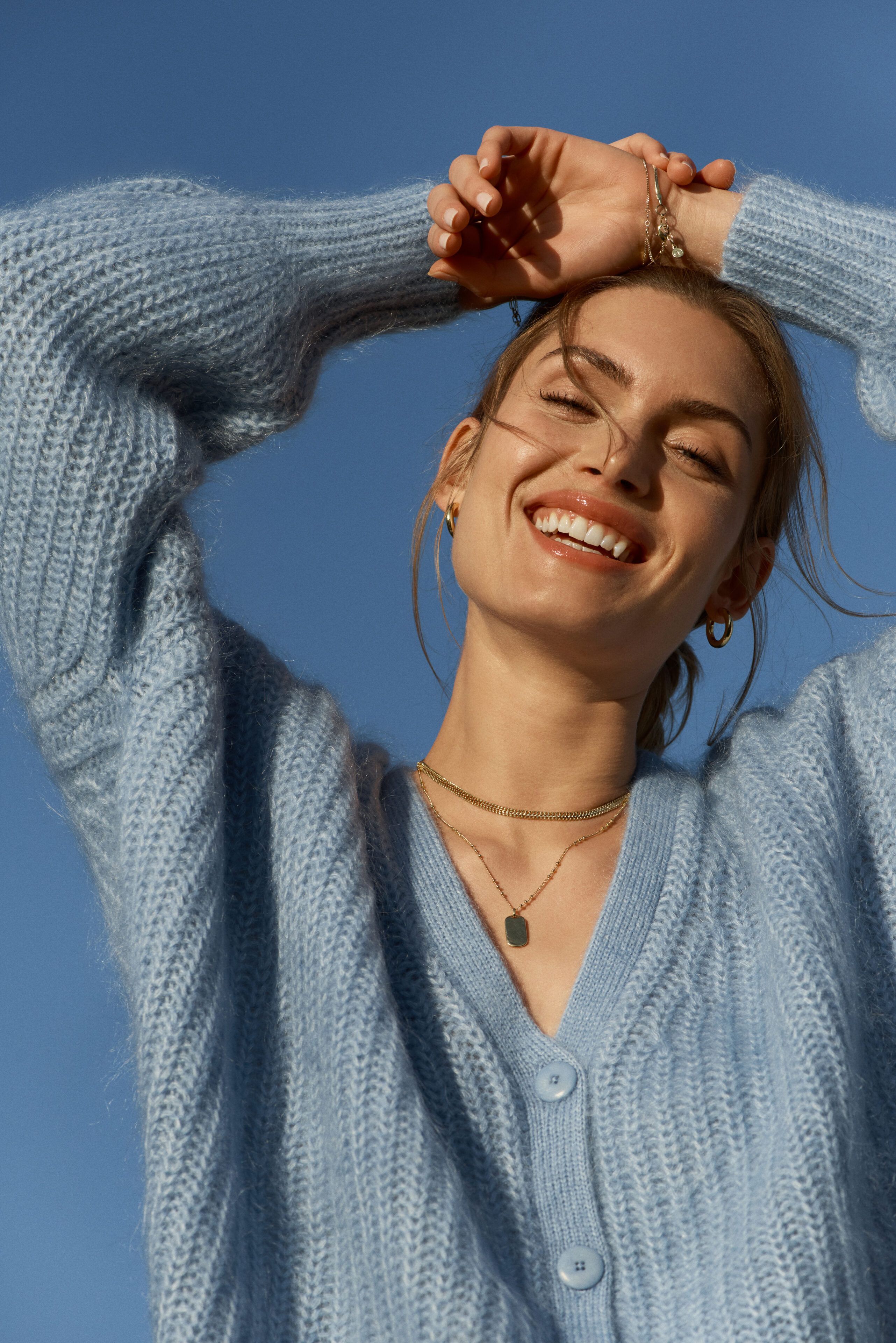 Model in blue