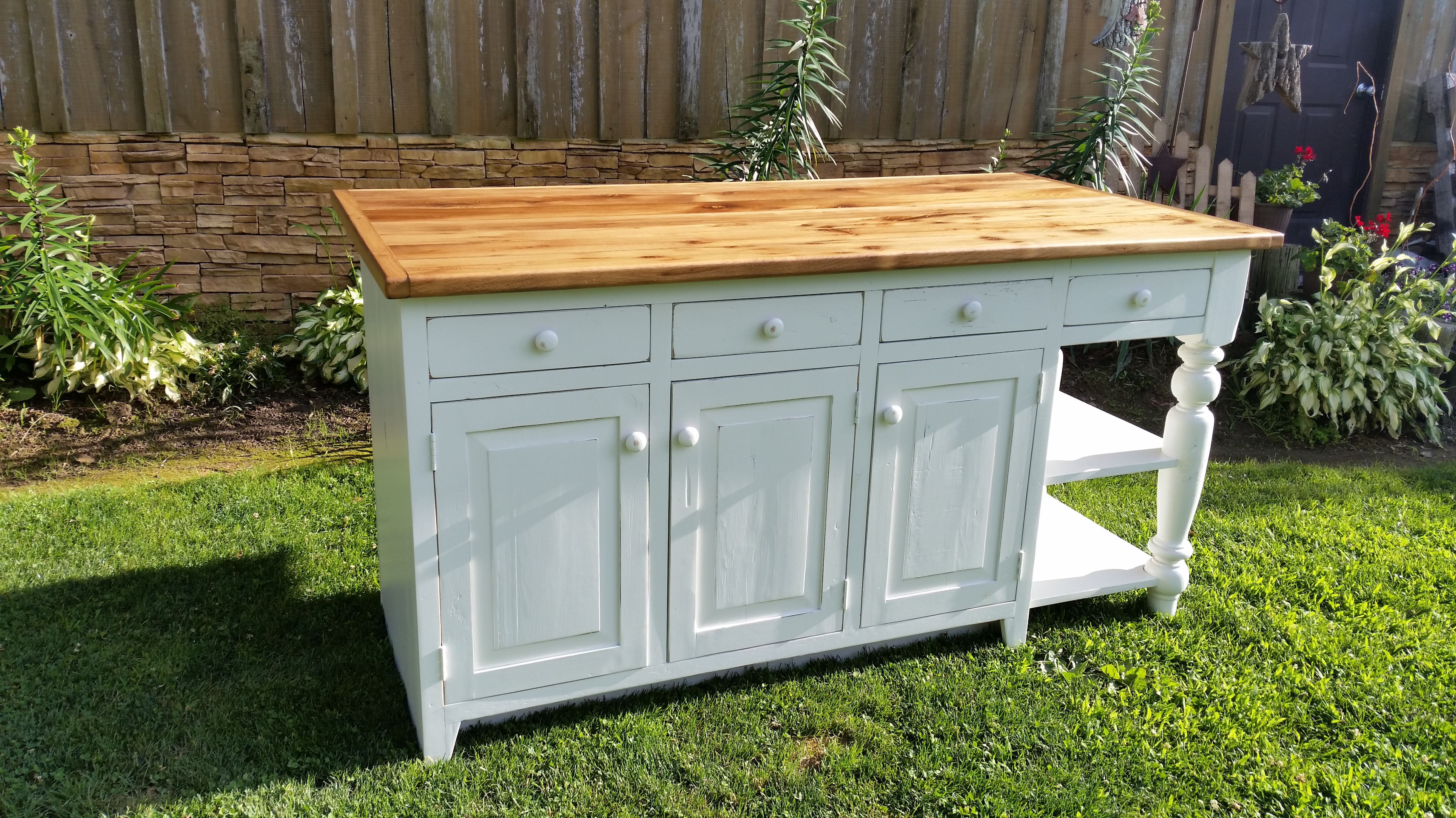 Reclaimed Wood Kitchen Islands: Sizes, Storage, and Styles