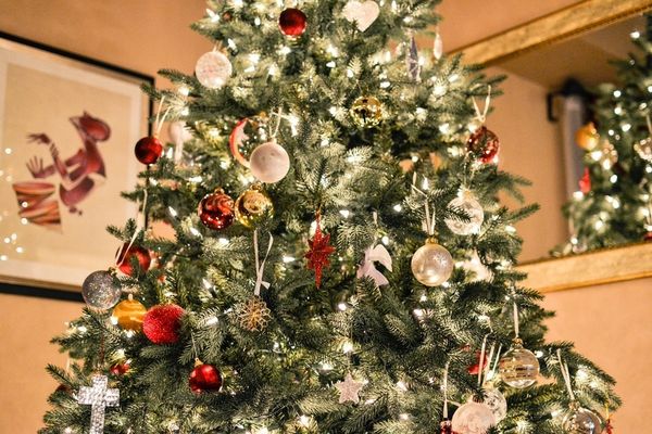 Decorate Your Home for the Holidays in 4 Easy Steps