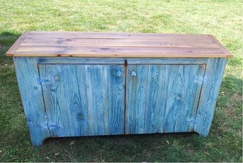 Outdoor Décor: Barnwood Furniture for the Summer Time