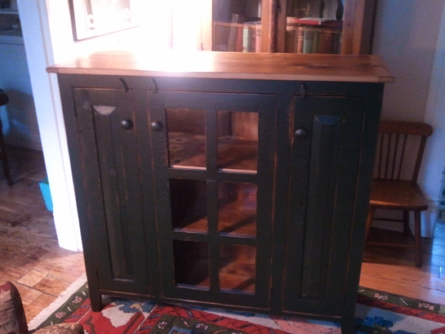 Reclaimed Barnwood Hutch: A Rustic Solution to Your Clutter Problem