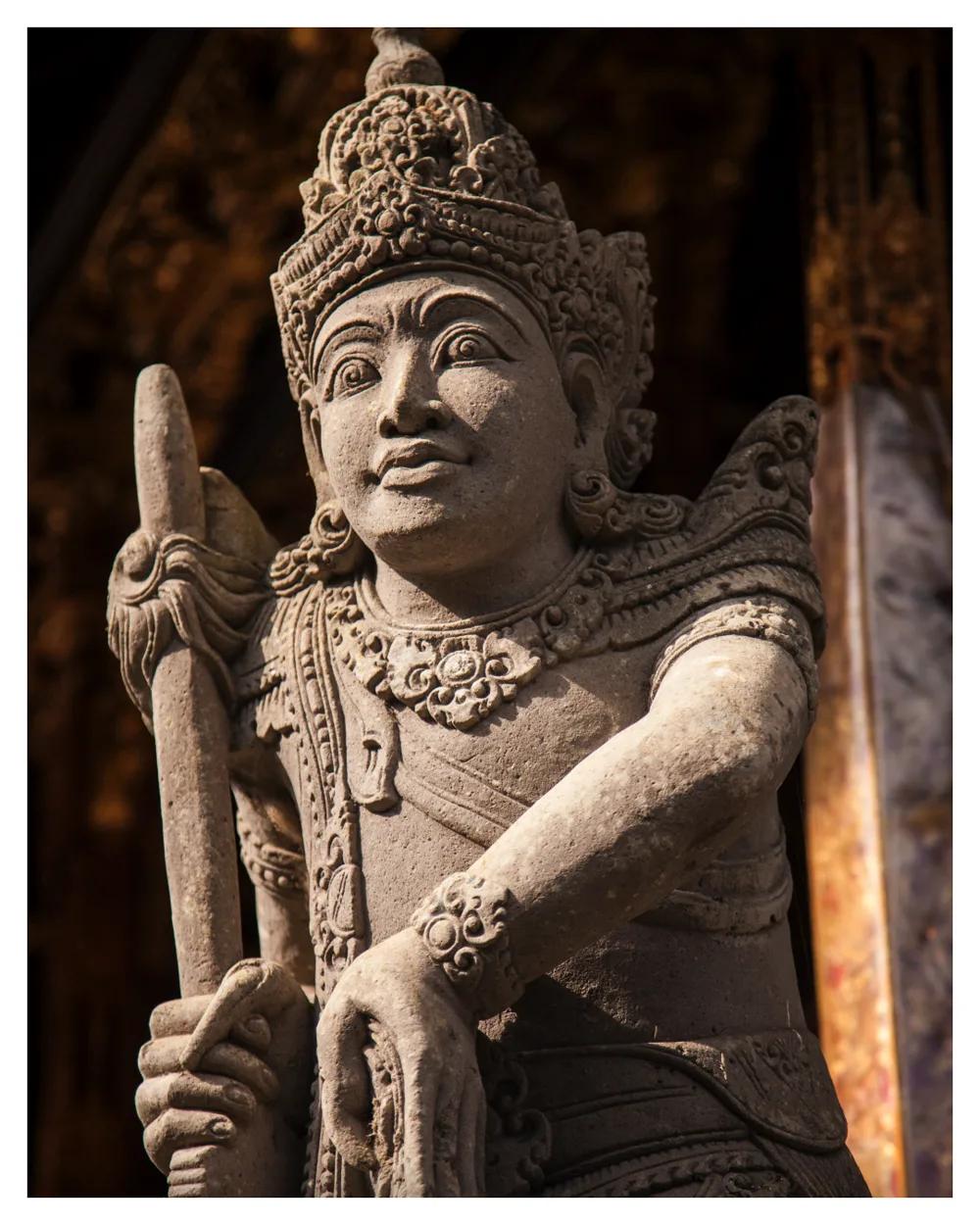 Statues — photograph 2