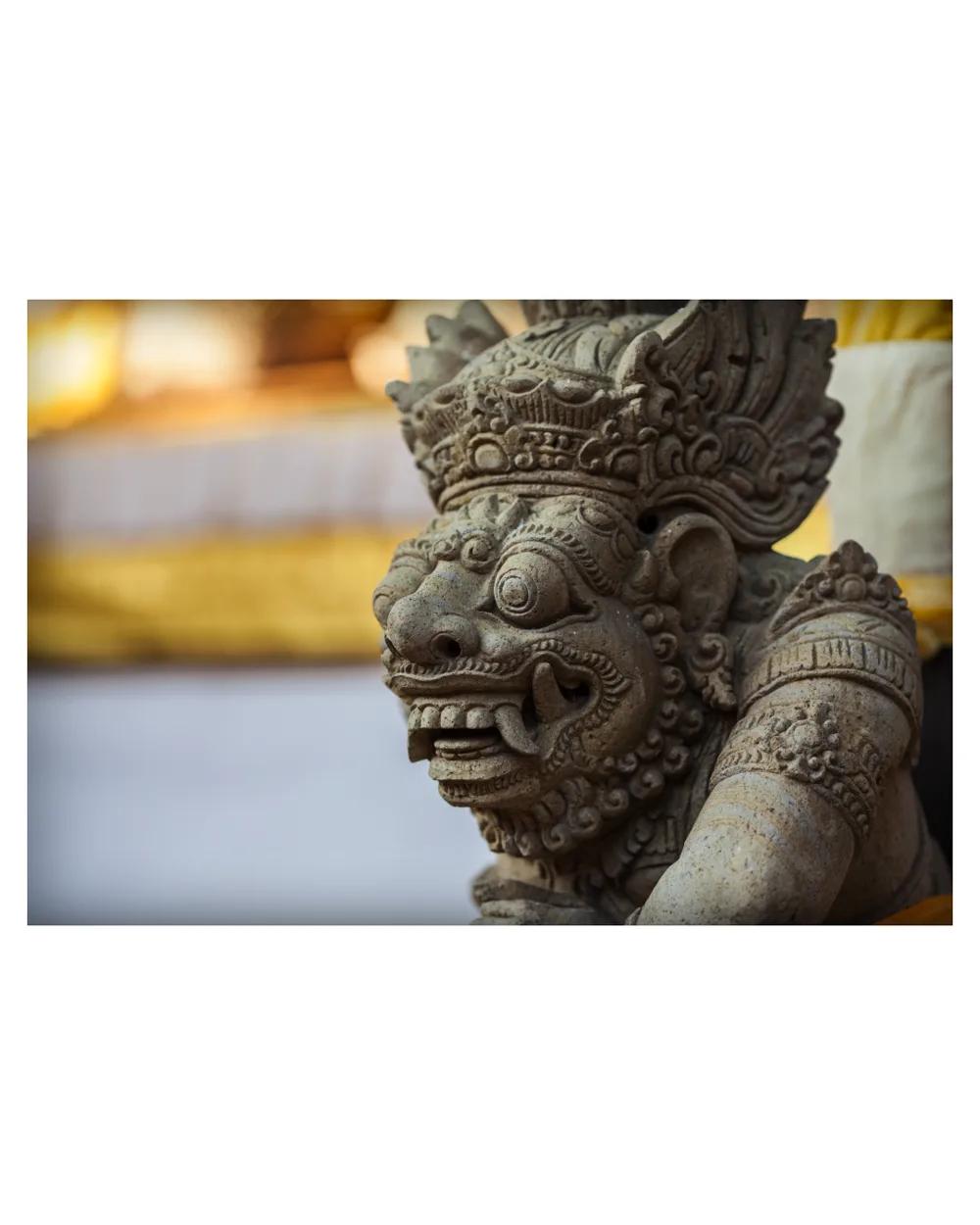 Statues — photograph 5