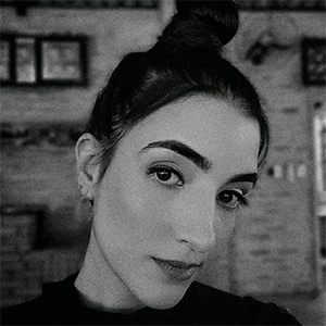 Foto de Perfil da Autora (Frente)