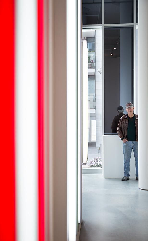 Robert Irwin, Artist of Fleeting Light and Space, Is Dead at 95