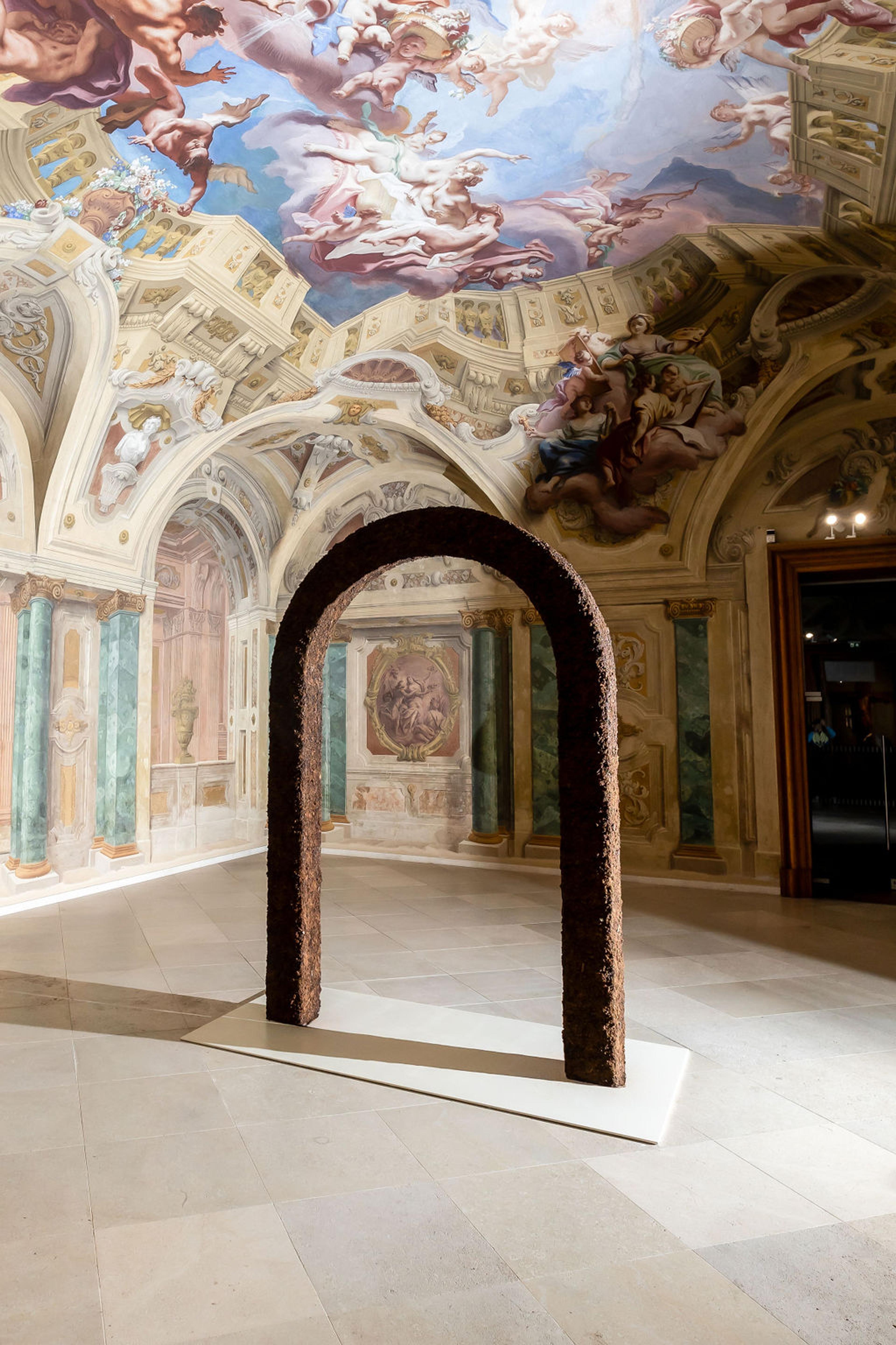 Ugo Rondinone gifts "arched landscape (2016) to the Belvedere
