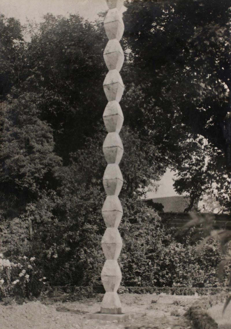 Endless Column (in Edward Steichen's Garden at Voulangis), 1932, printed c. 1932