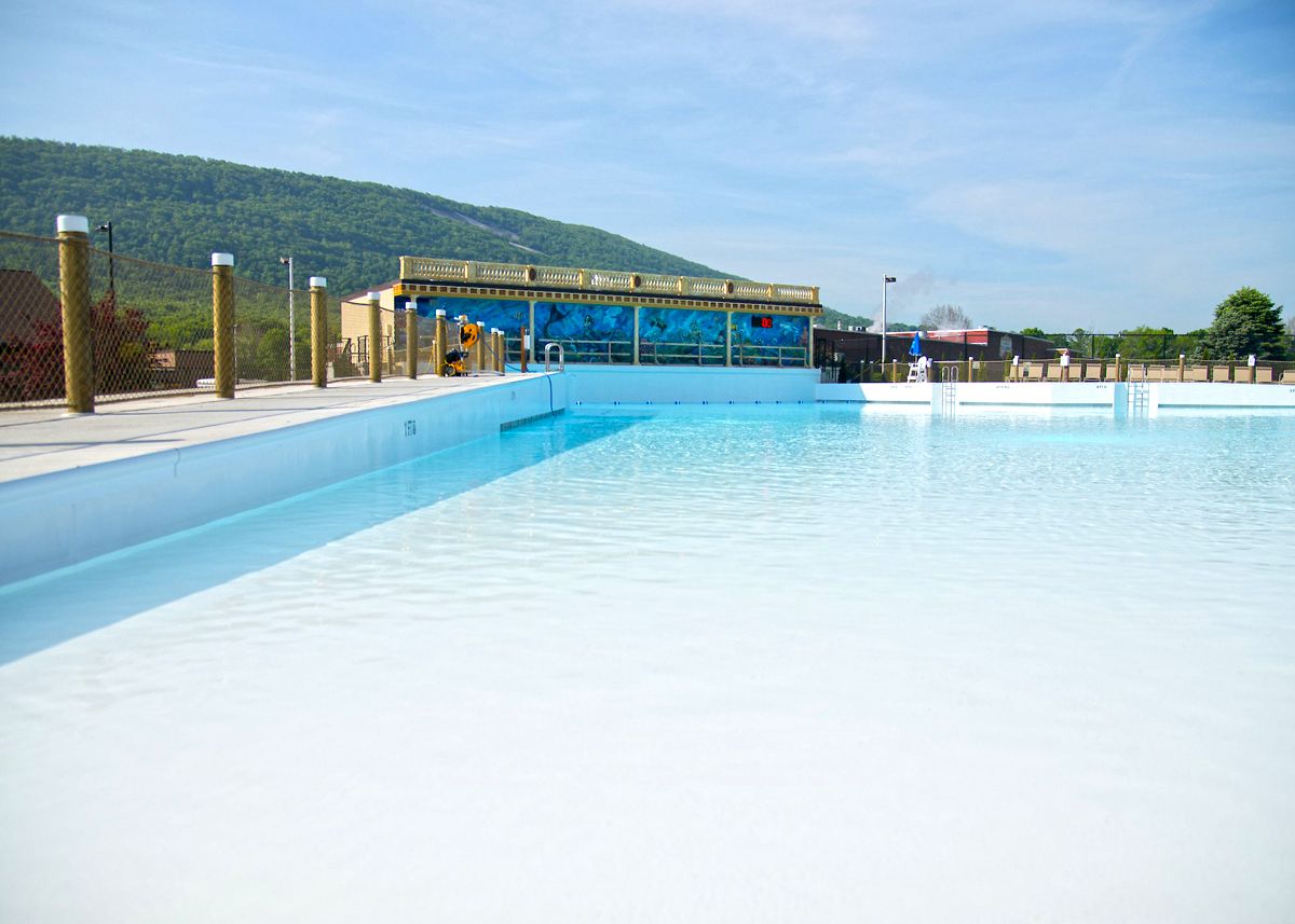 Wave Oceano pool at the Laguna Splash Water Park