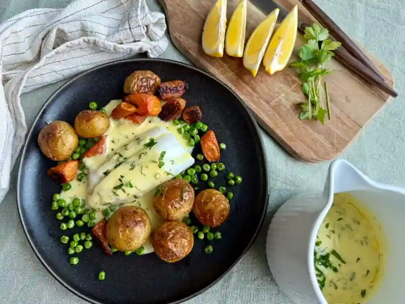 Bilde av Sous vide torsk med ovnsstekte grønnsaker og smørsaus