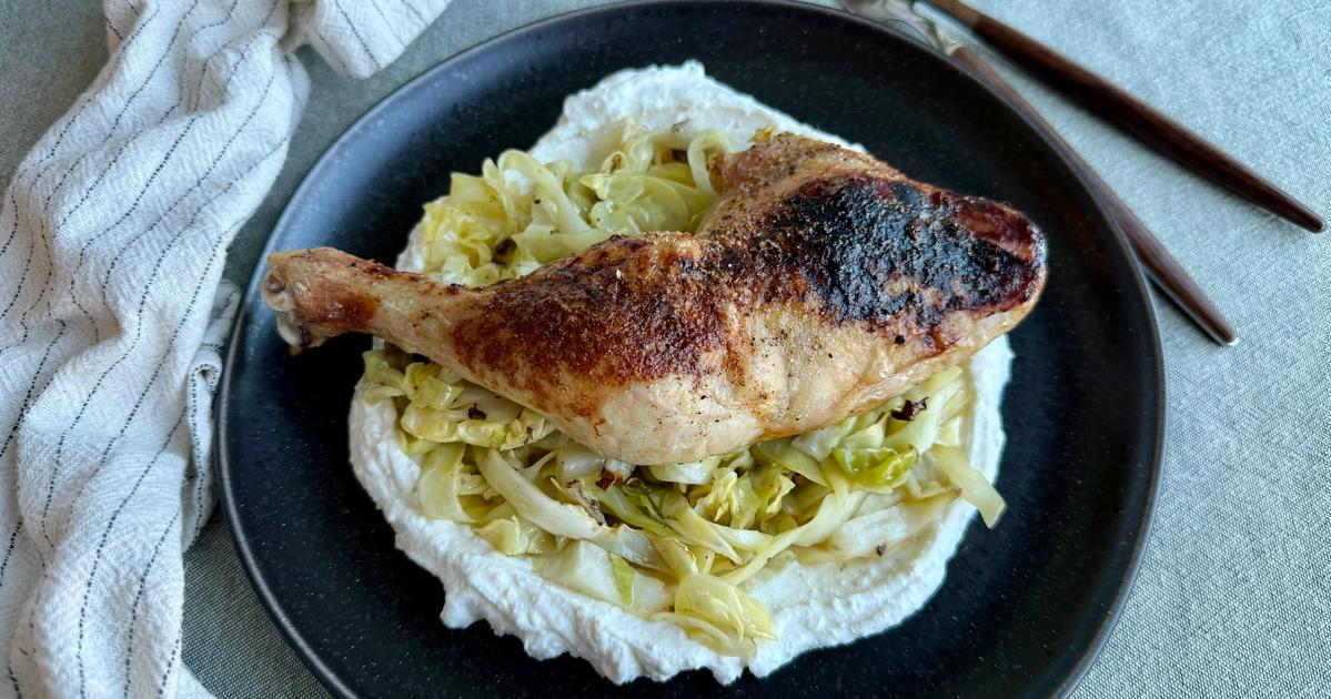 Honningglaserte kyllinglår med spisskål og fetakrem