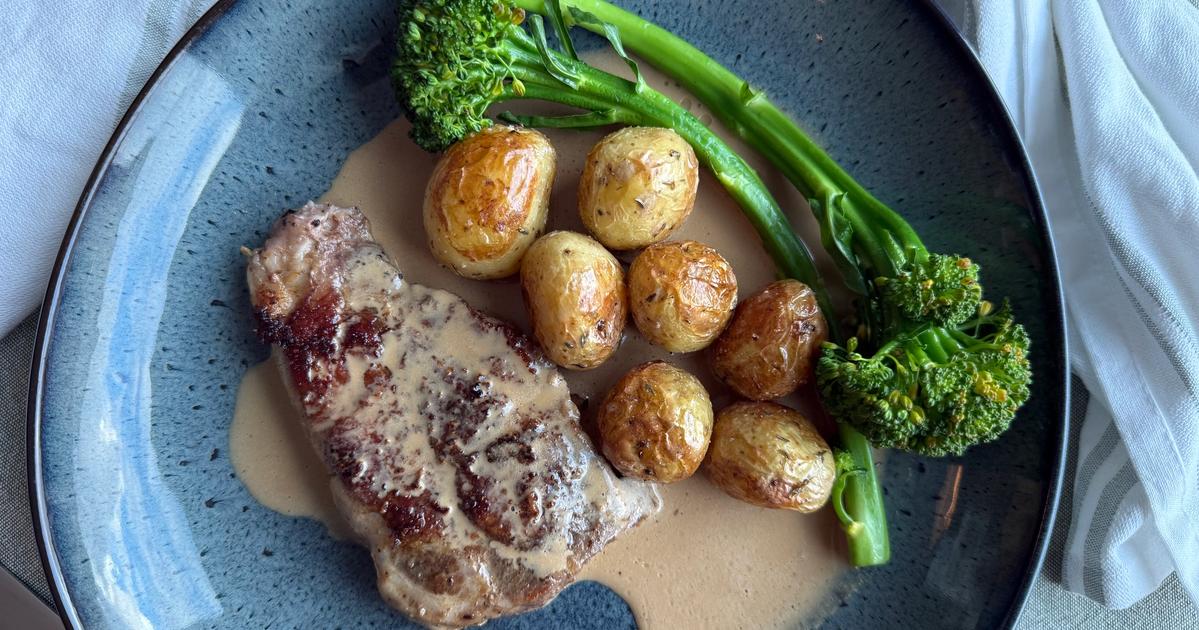 Sous vide nakkekoteletter med ovnsbakte småpoteter og brokkolini