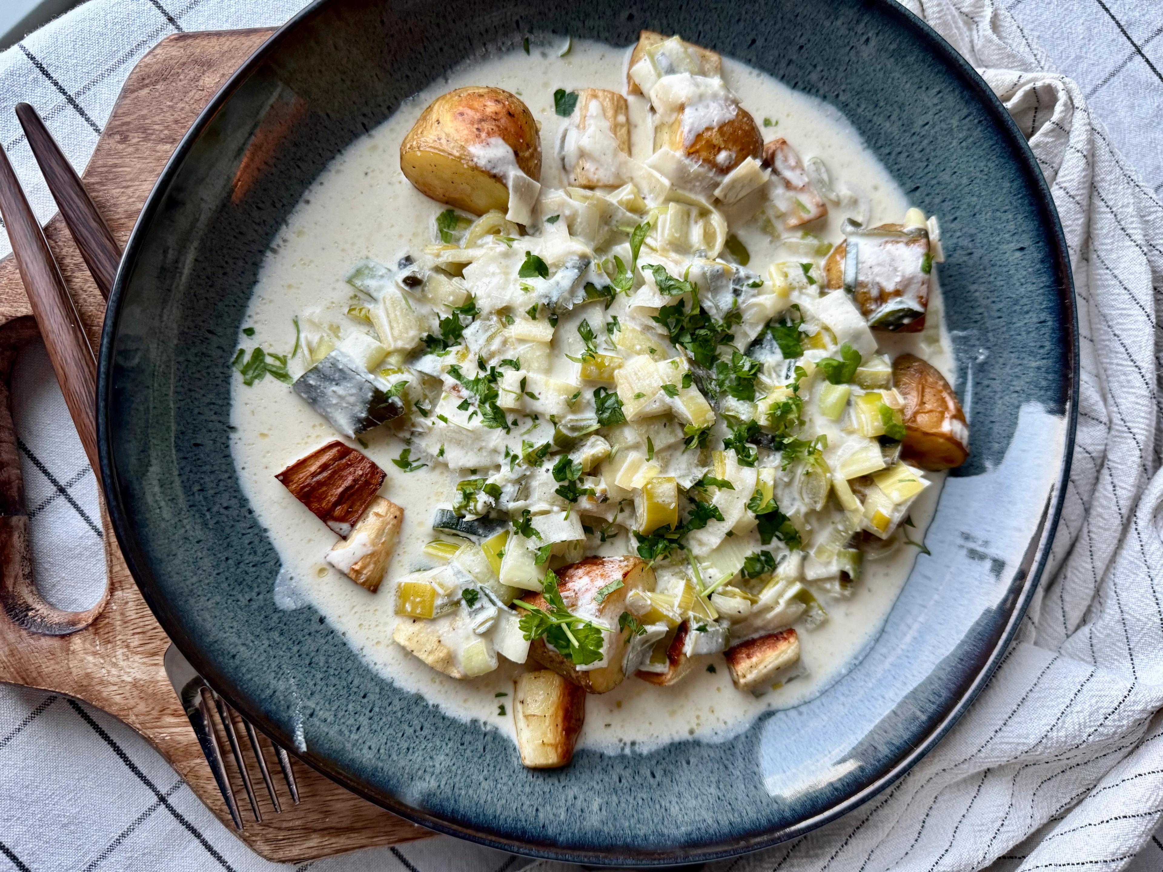 Lyr i panne med purre og crème fraîche