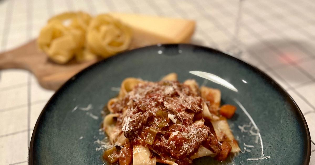 Hjemmelaget pasta med langtidskokt ragù bolognese