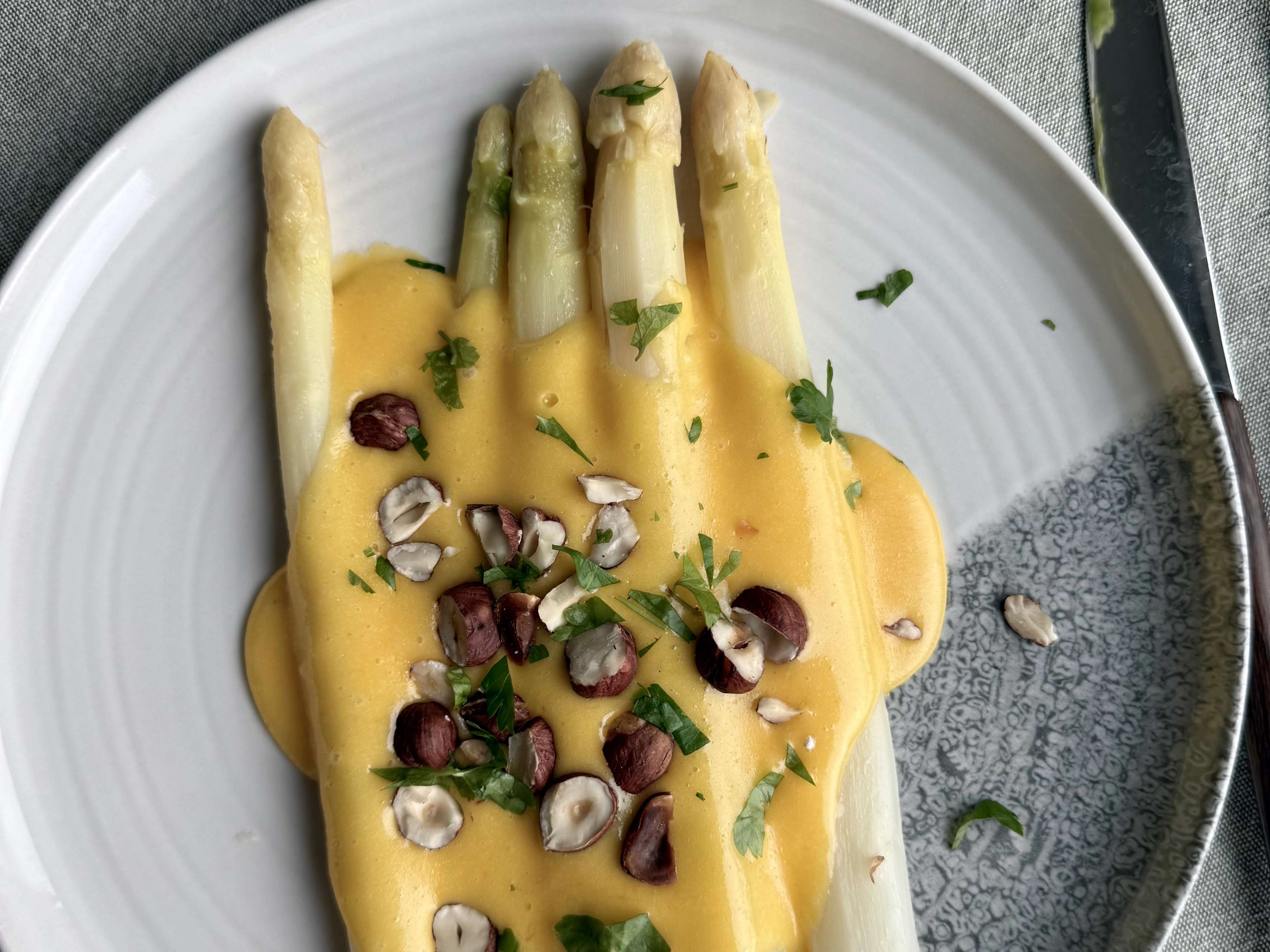 Hvit asparges med sitronhollandaise