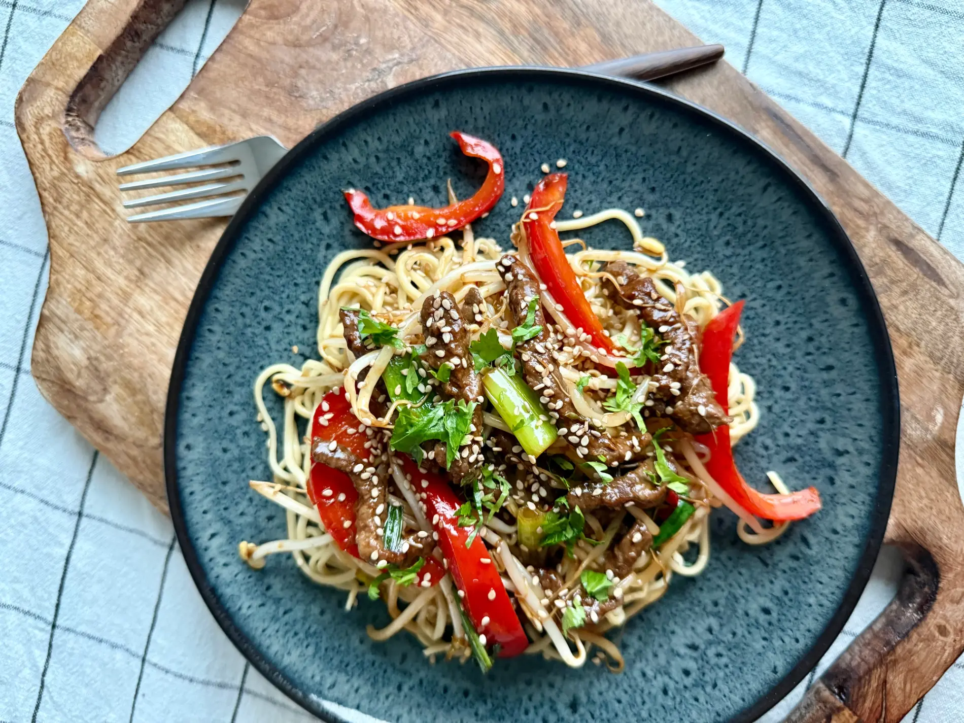 Biff wok med paprika og eggenudler