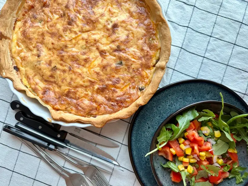Pai med bacon og purre