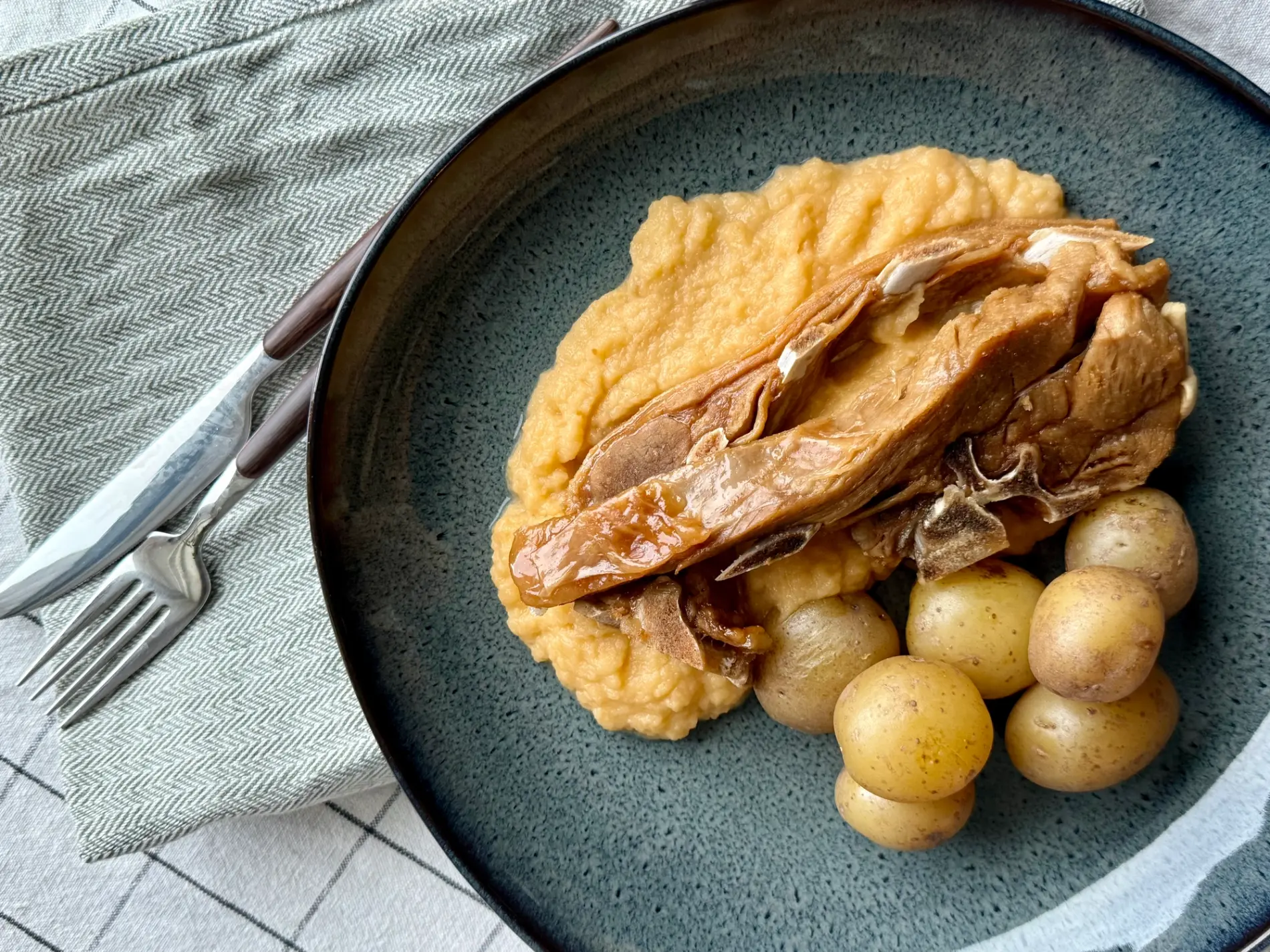 Pinnekjøtt med enkel kålrabistappe 