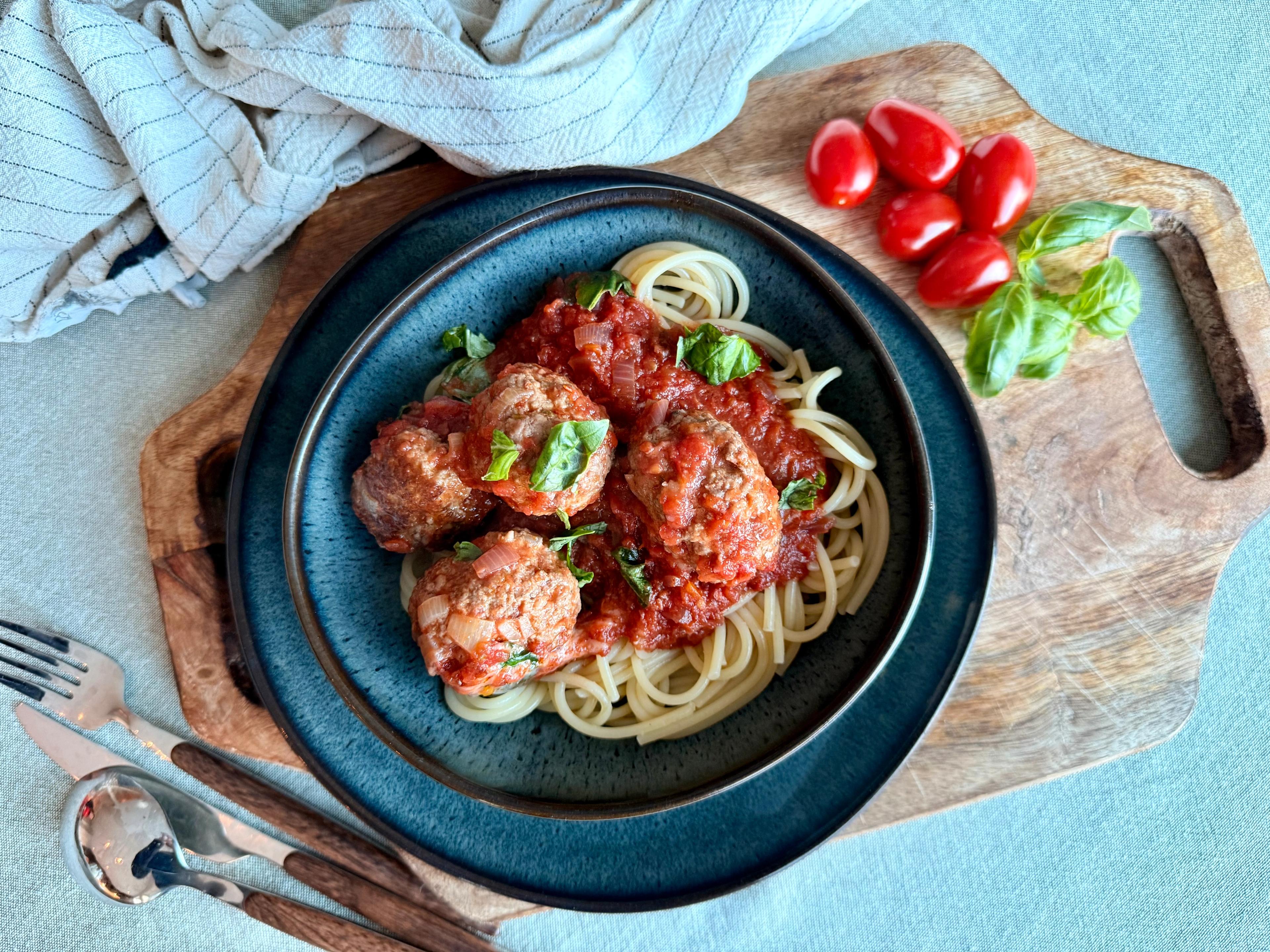 Spagetti med Italienske kjøttboller i tomatsaus