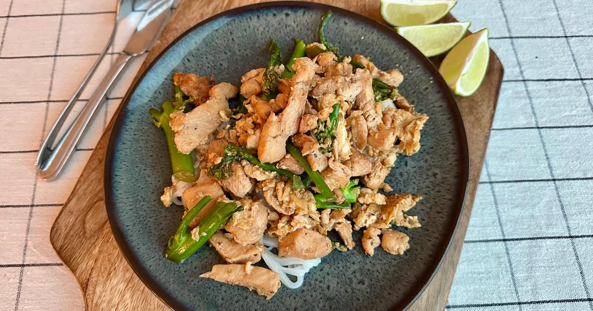 Kylling wok med risnudler