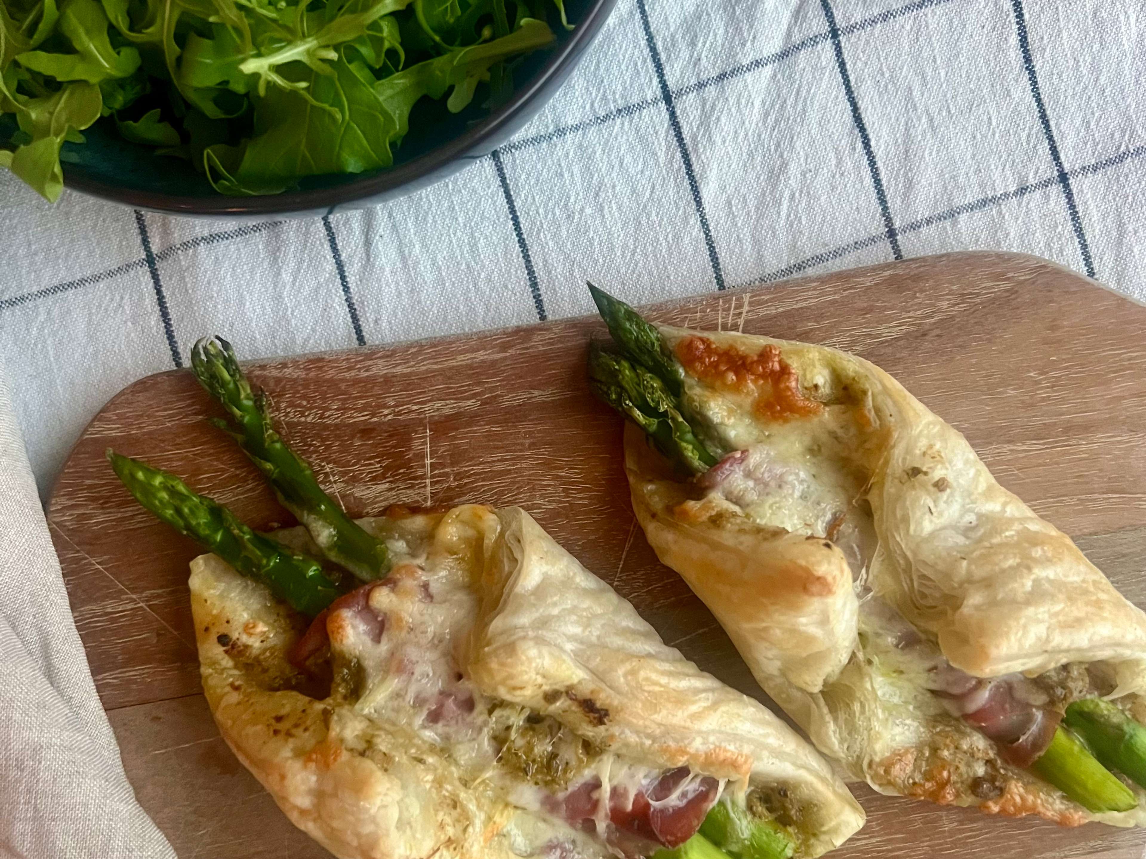 Butterdeigwraps med asparges og spekeskinke