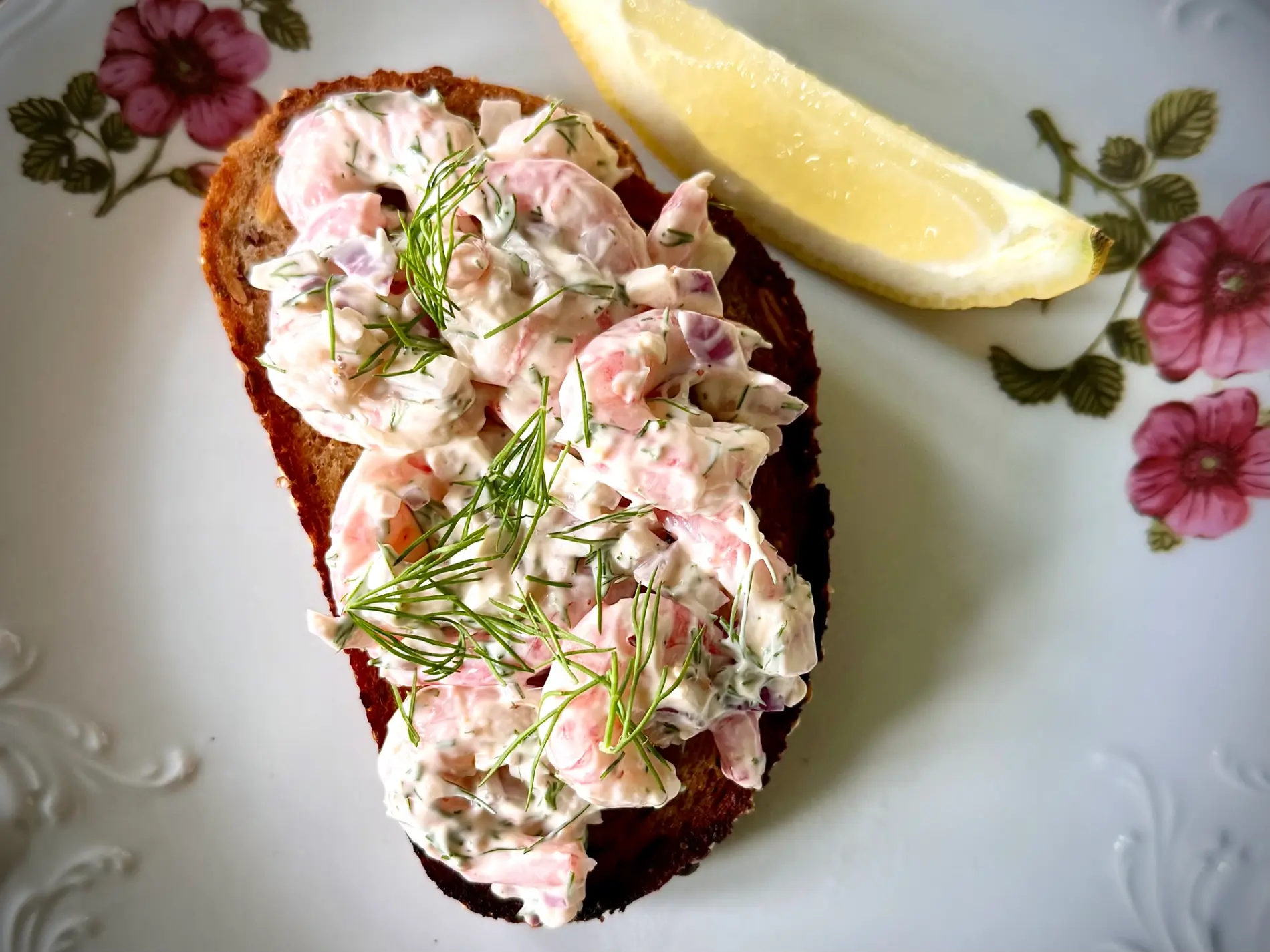 Rekerøre på smørstekt surdeigsbrød