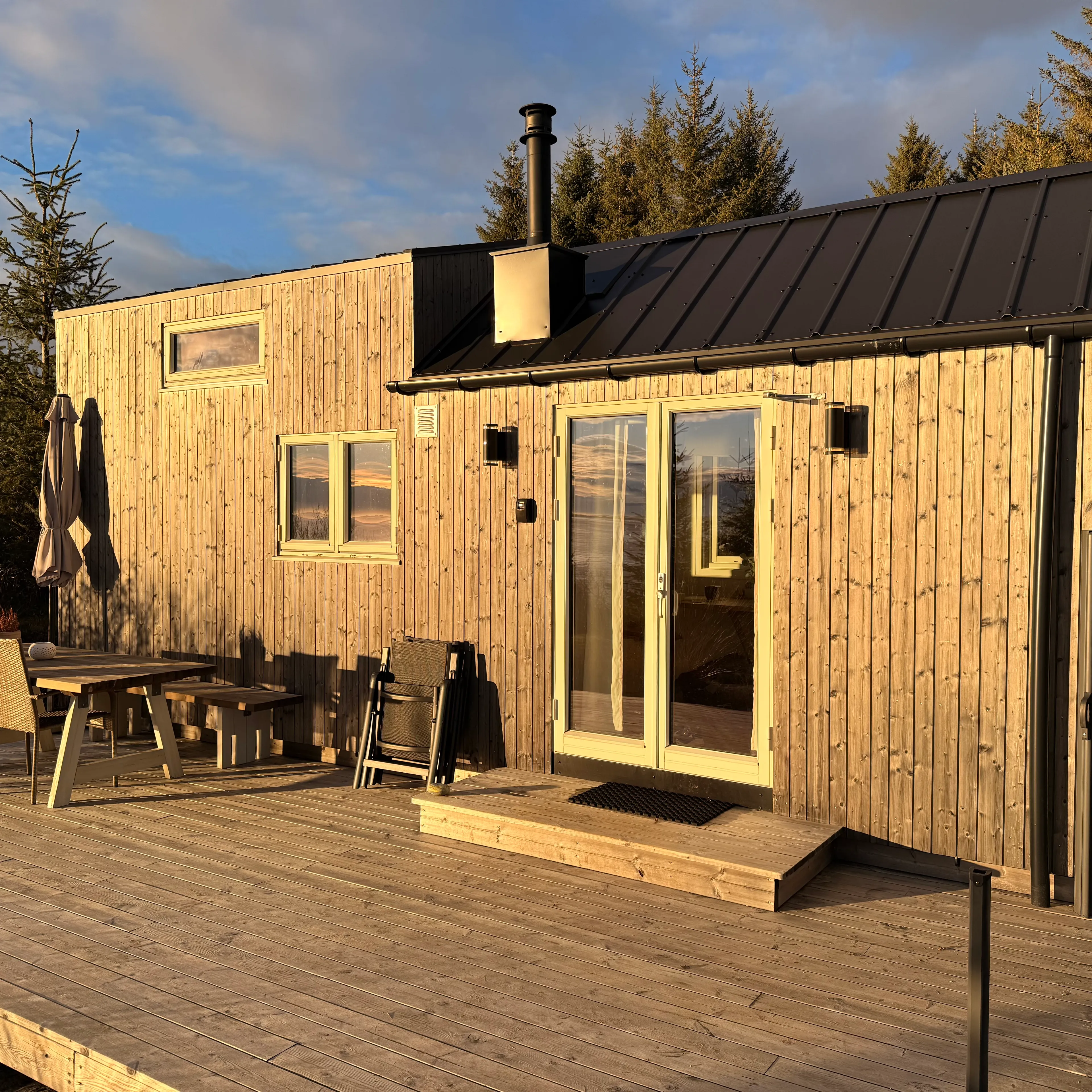 Minihus airbnb ved sjøen Bremnes Gård, Byrknesøy
