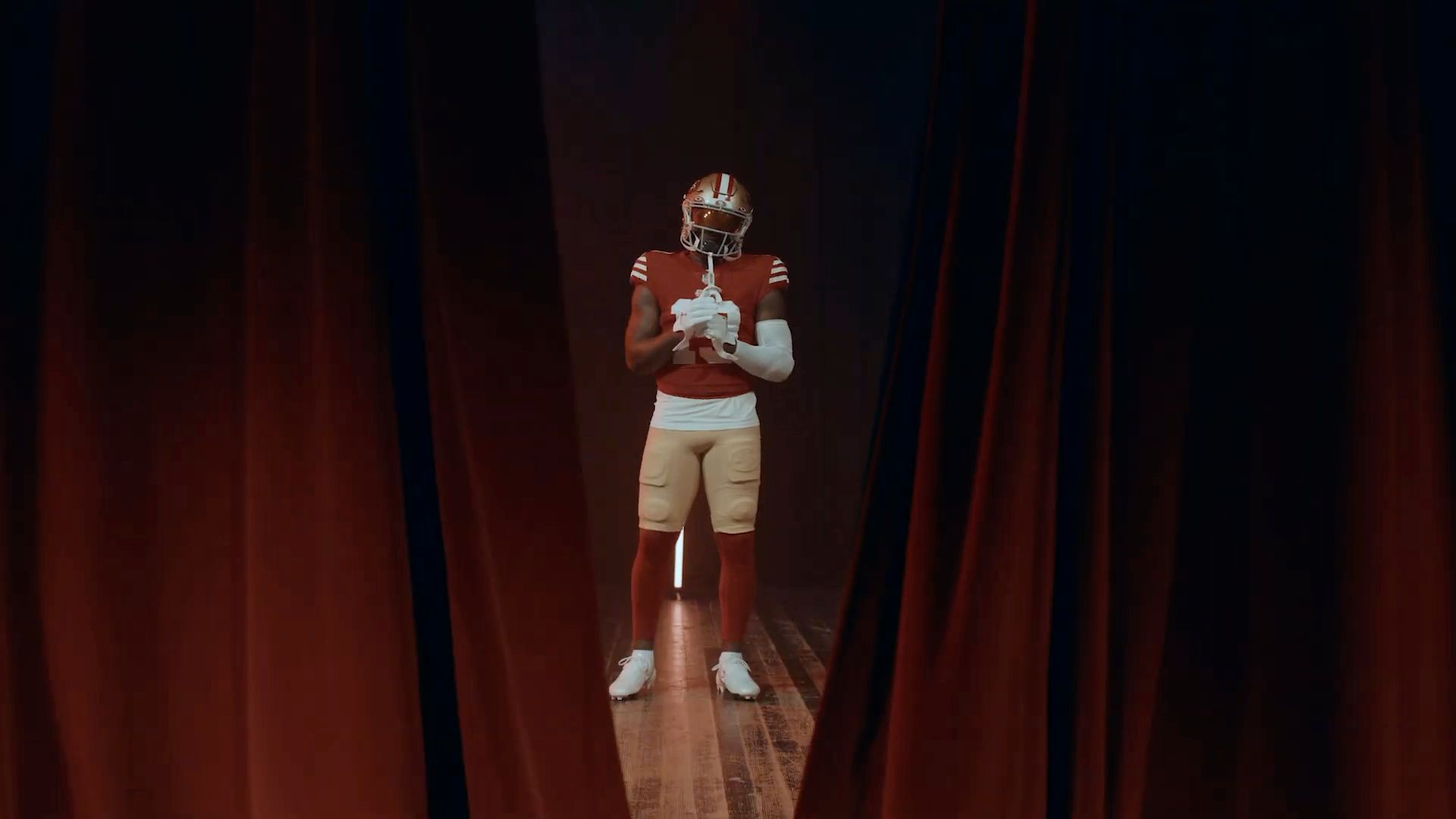 Oakley x NFL - Move the Game forward