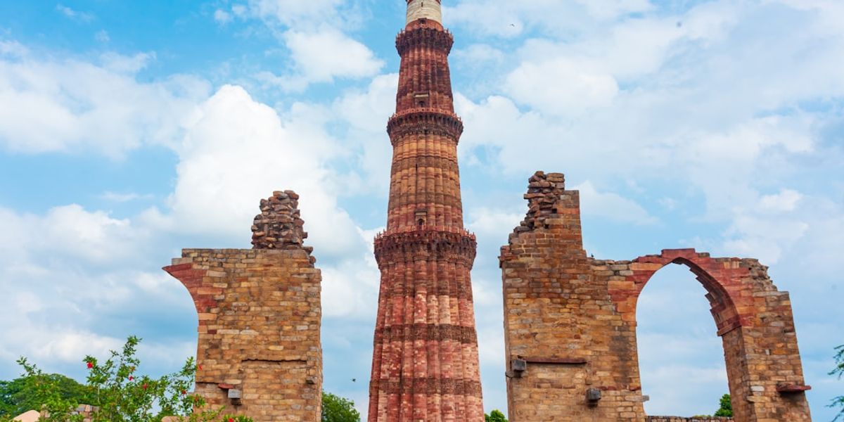 Qutub Minar is a UNESCO World Heritage Site in Mehrauli built between 1199 and 1220 on the grounds of Lal Kot, Delhi’s earliest fortified city. Qutb ud din Aibak began it after defeating Prithviraj Ch