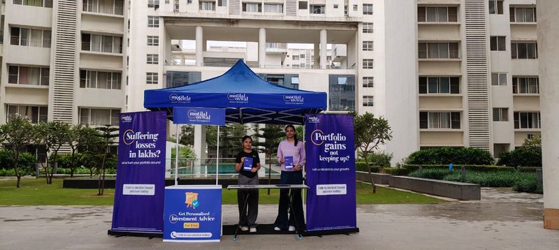 Motilal Oswal SIP calculator kiosk in action