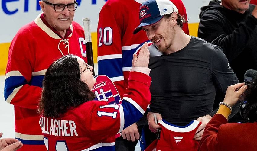 On-ice jersey swap honours Gallagher’s late mother