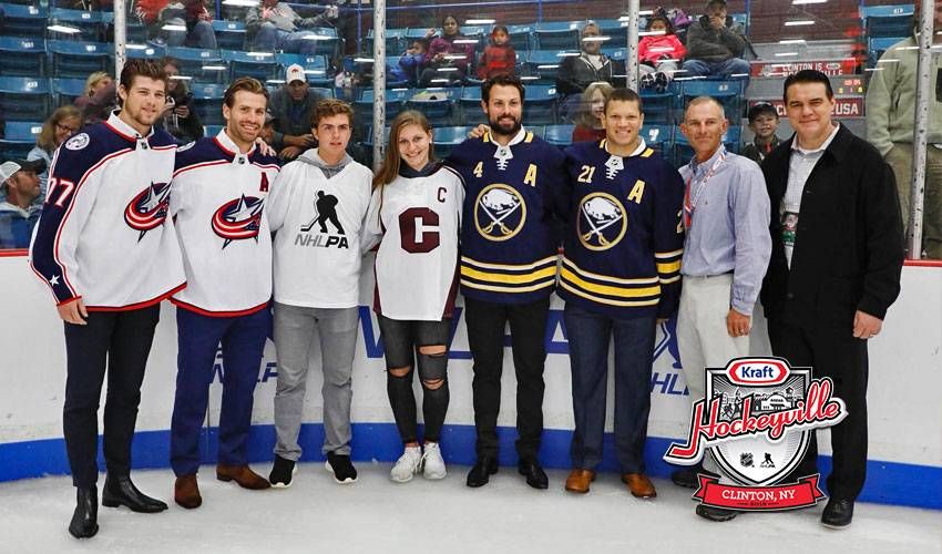 Clinton celebrates as Kraft Hockeyville USA