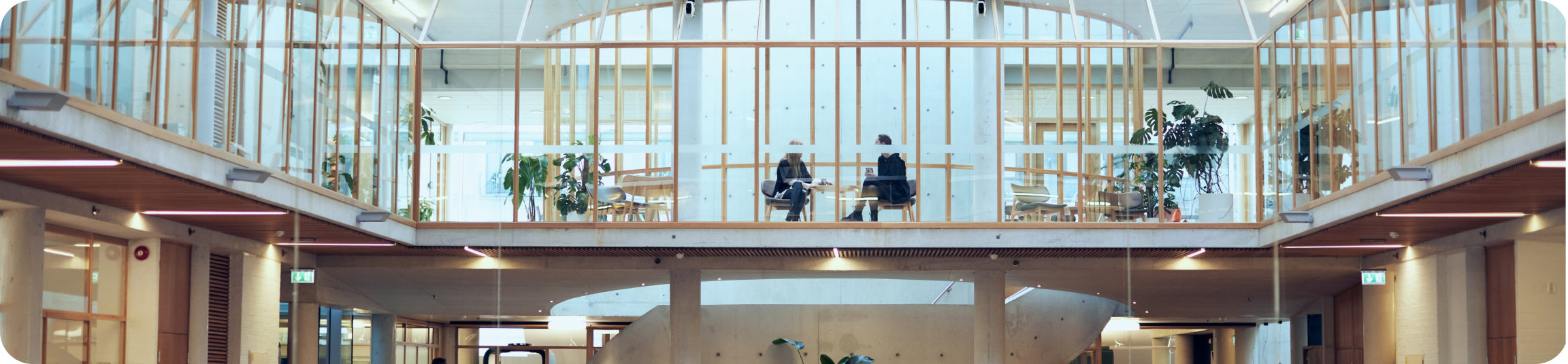 Bildet viser trappen i Gyldendalhuset som binder huset sammen.