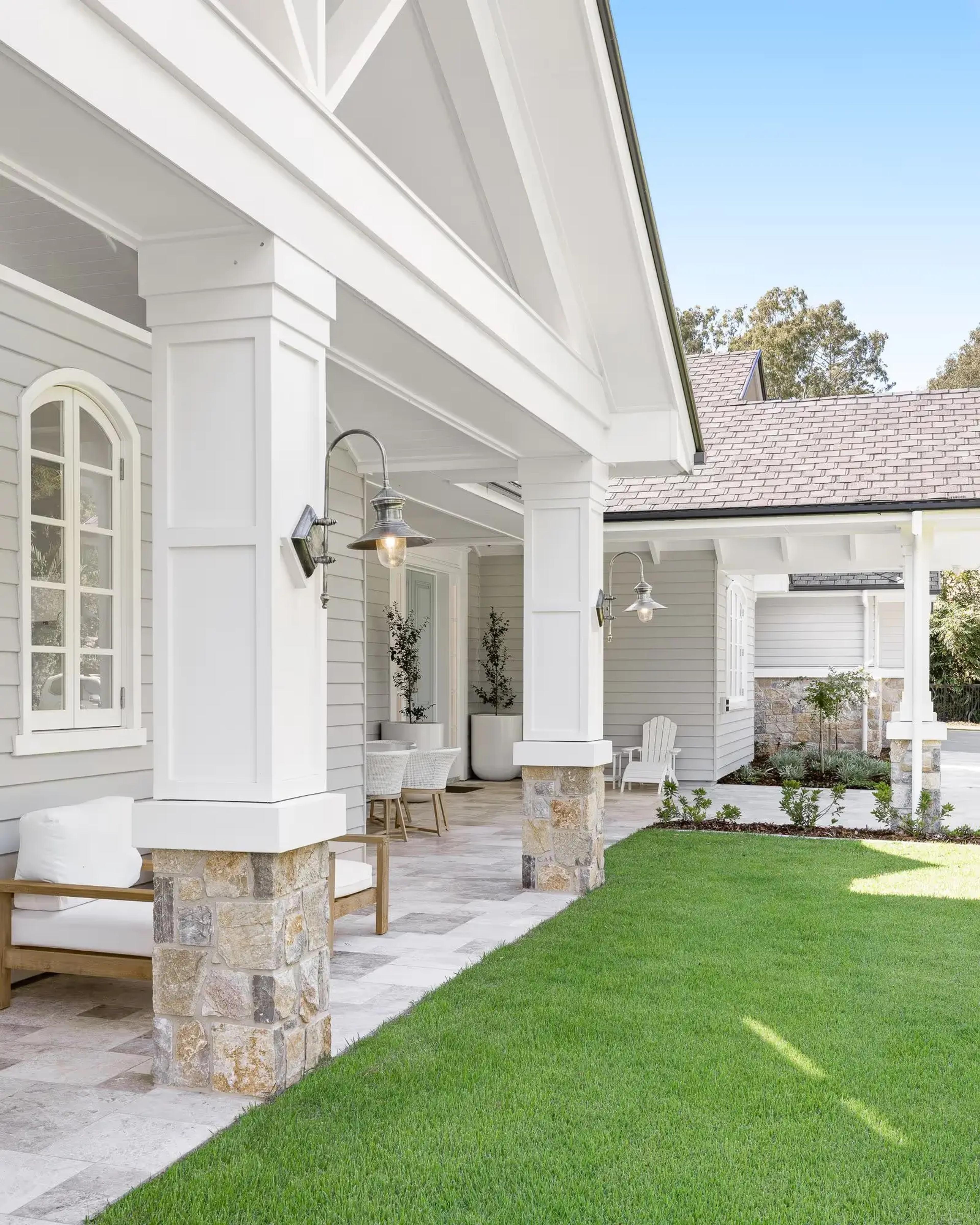 Authentic American shingle cladding and traditional Hamptons roofing