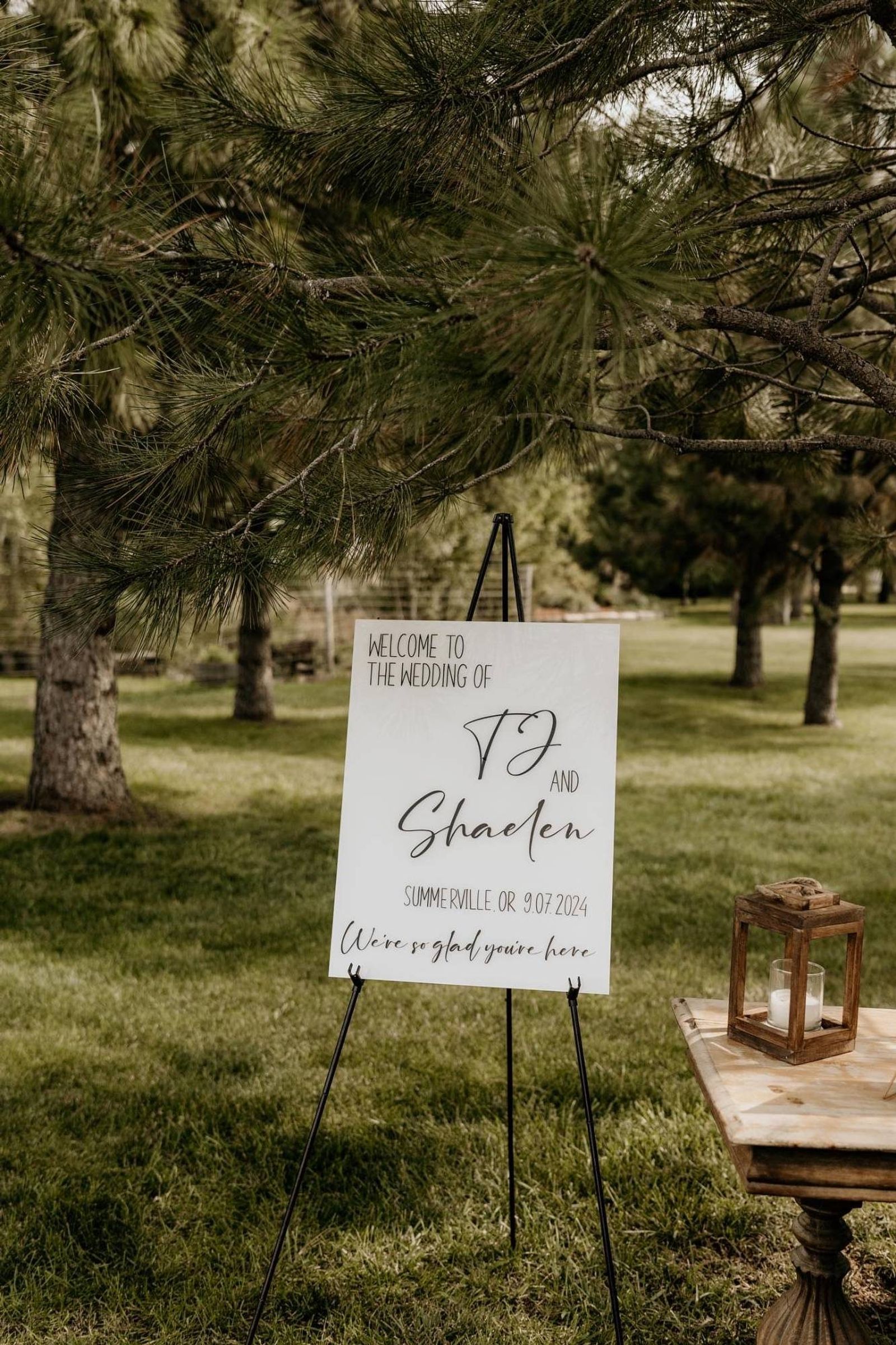 Welcome sign on an easel beside a lantern table