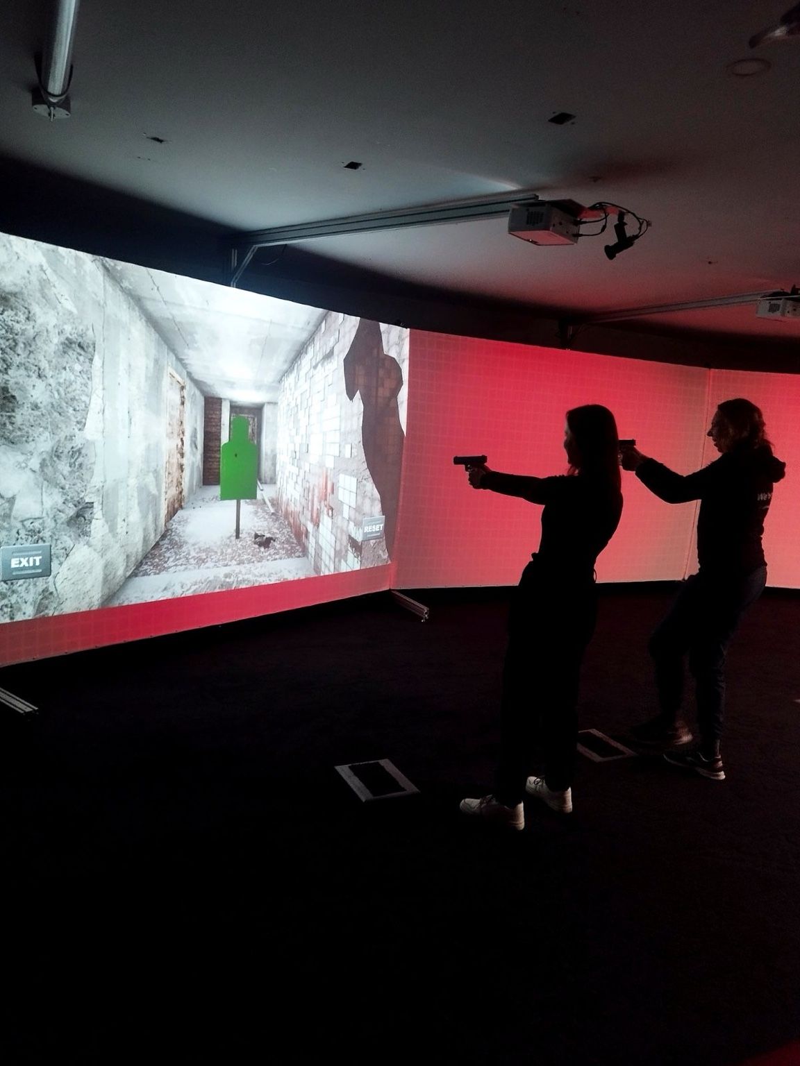 a résztvevők a TI Recon rendszerben tesztelik reakcióidejüket és döntéseiket extrém helyzetekben.