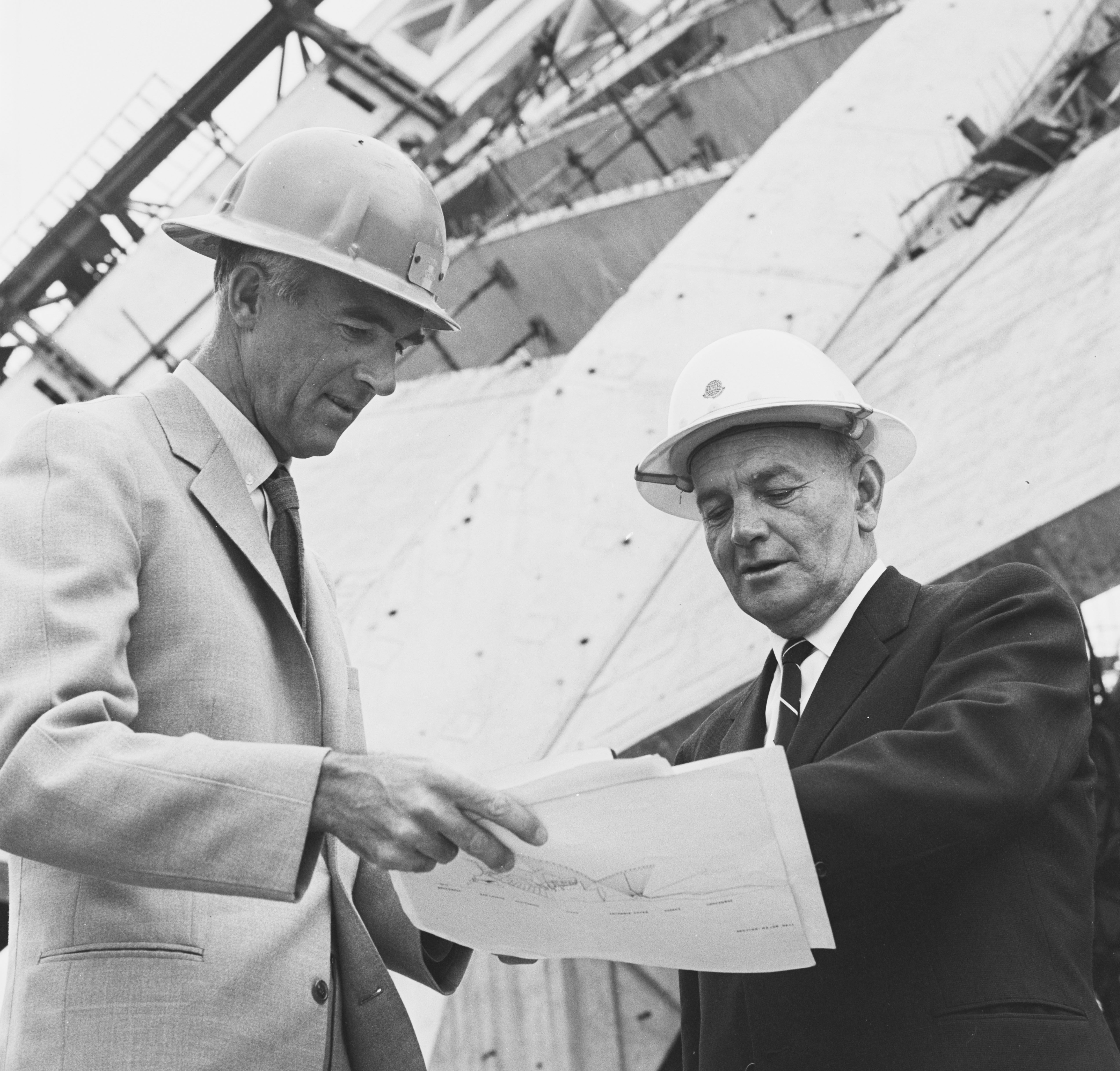 Jørn Utzon with Labor Minister for Public Works Norman Ryan at the Sydney Opera House building site in 1964