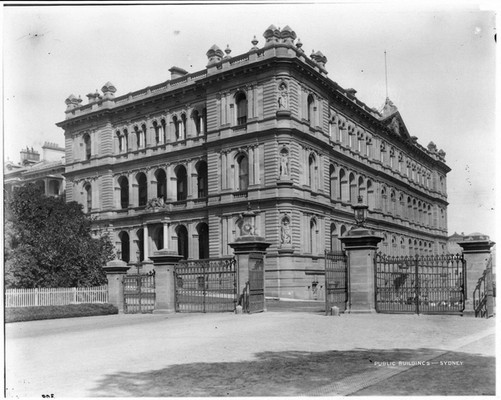 Building on Bridge Street Sydney taken c1900