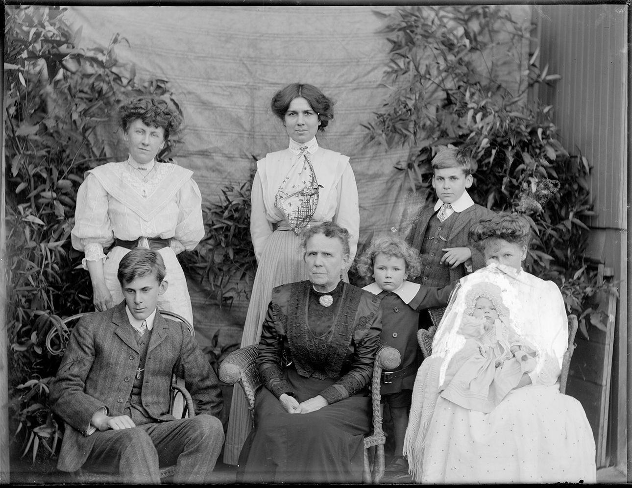 Portrait of an unidentified family 