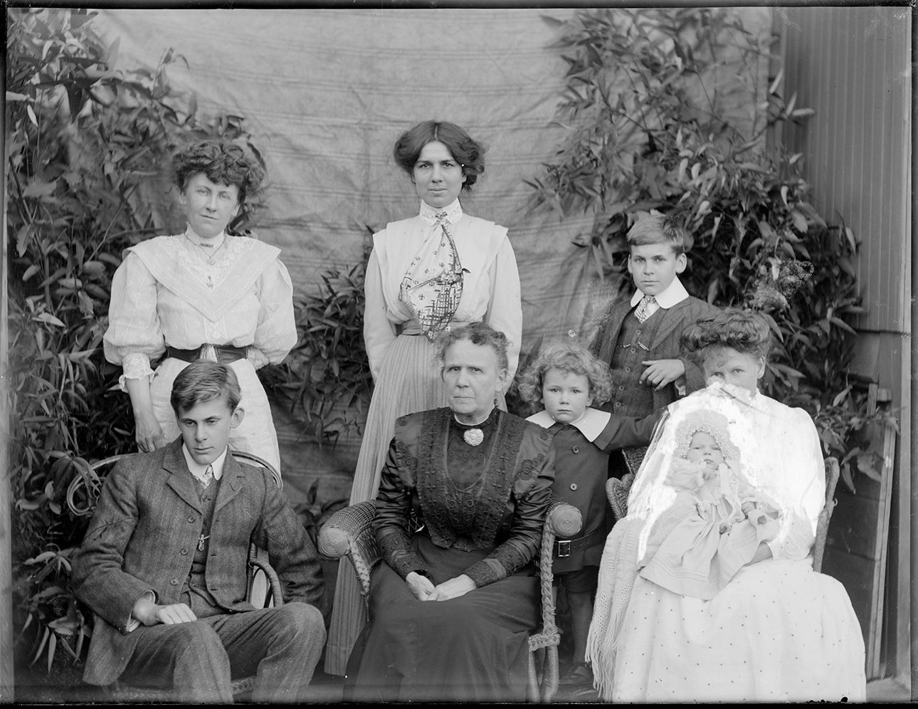 Portrait of an unidentified family 