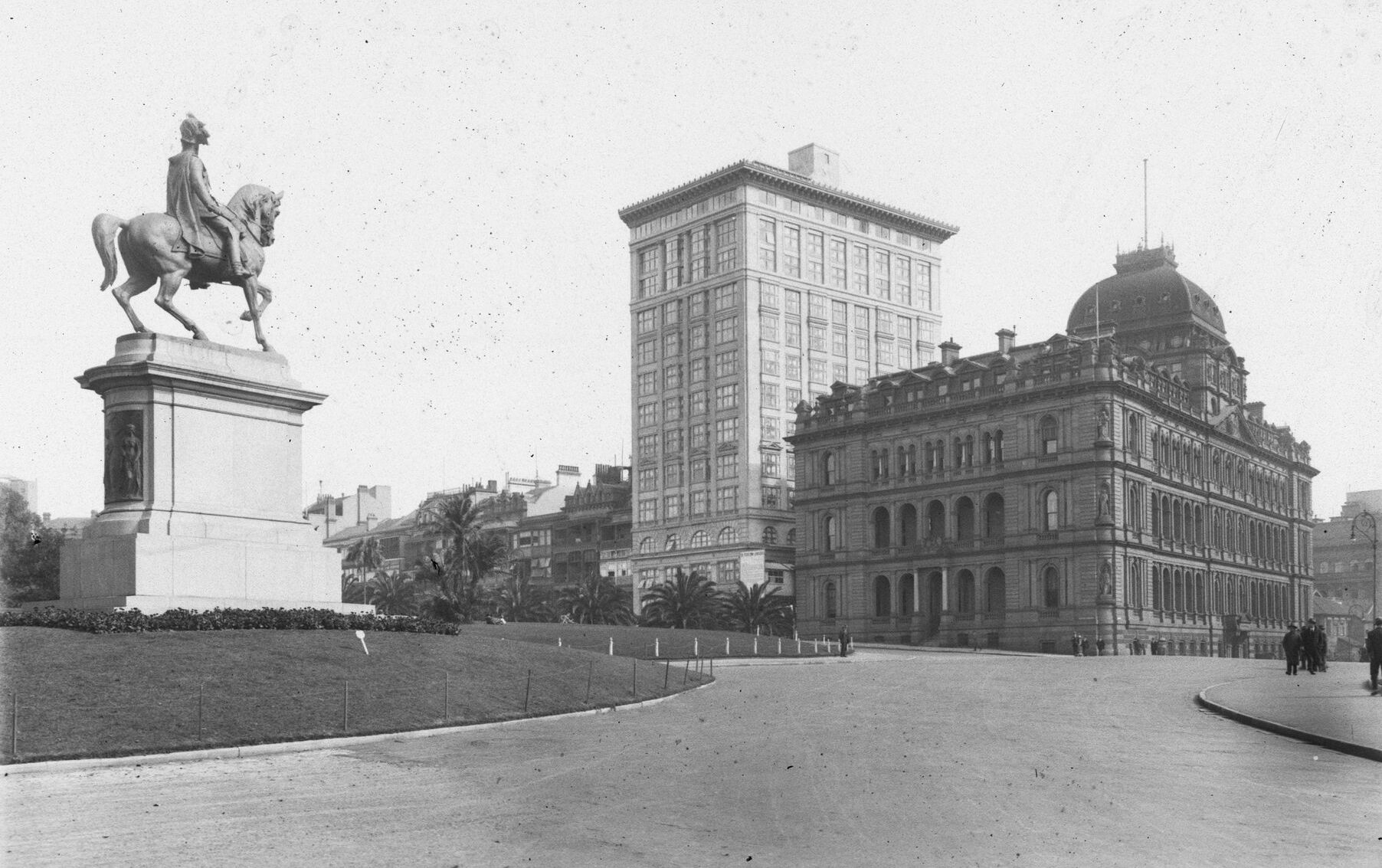 Equestrian Statue of the King, Astor Flats and Chief Secretary’s Building
