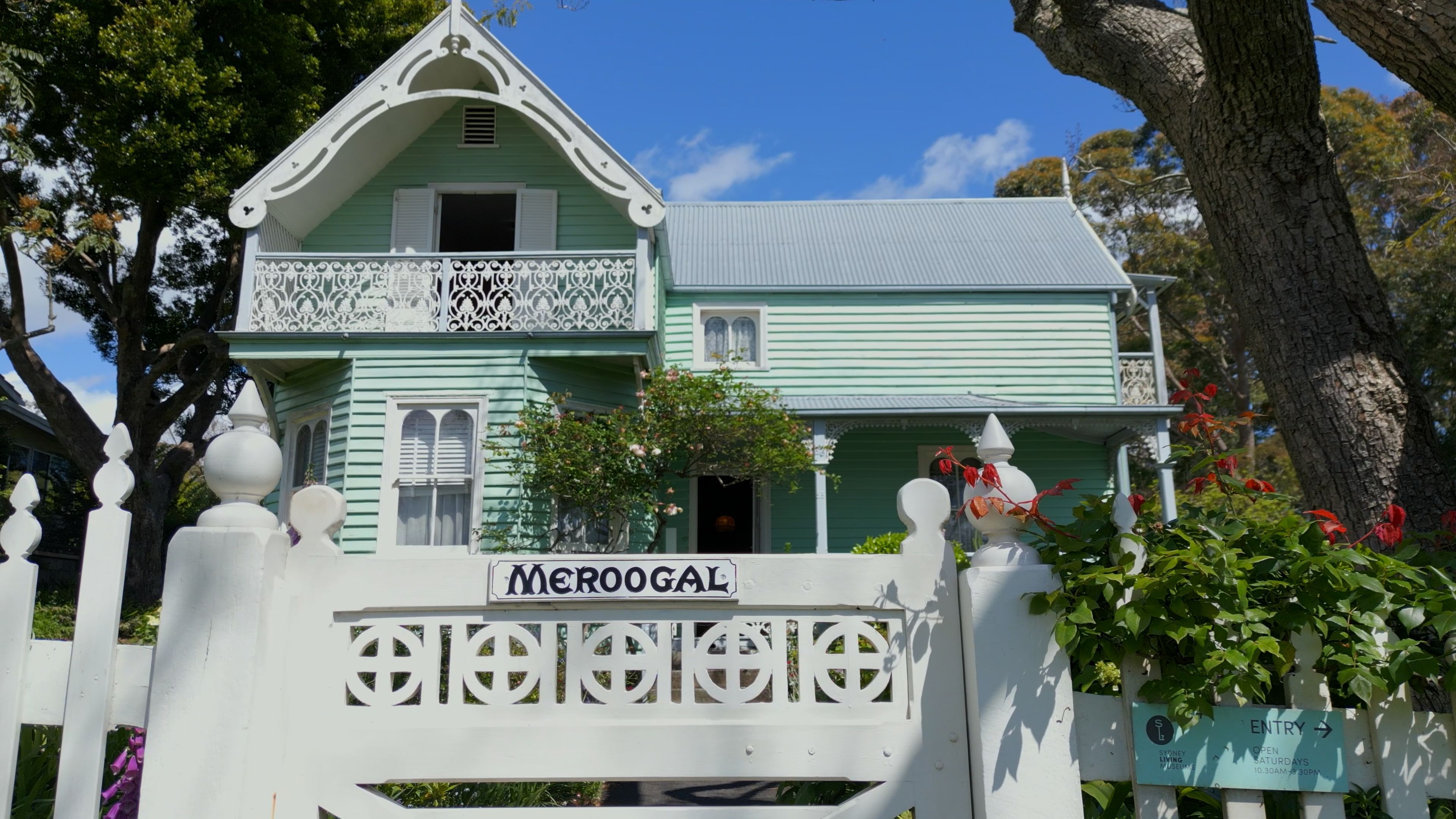 Image of the Meroogal homestead on a sunny day.