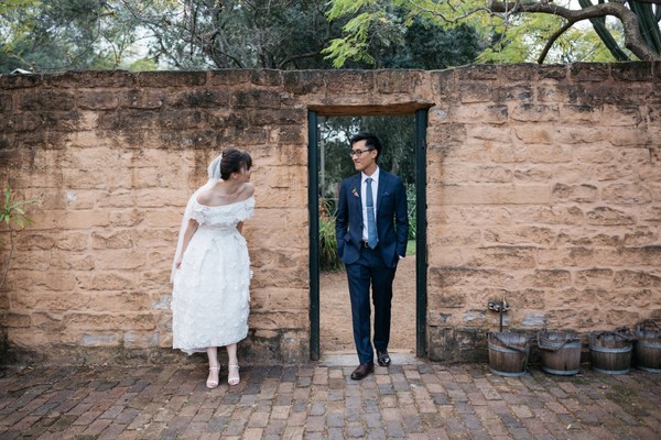 Wedding couple at Elizabeth Farm