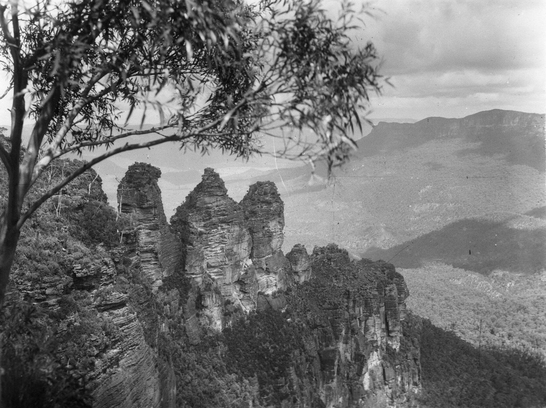 Three Sisters from Echo Point lookout