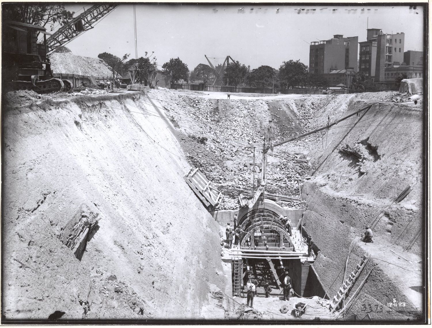 Construction of tunnels for underground railway